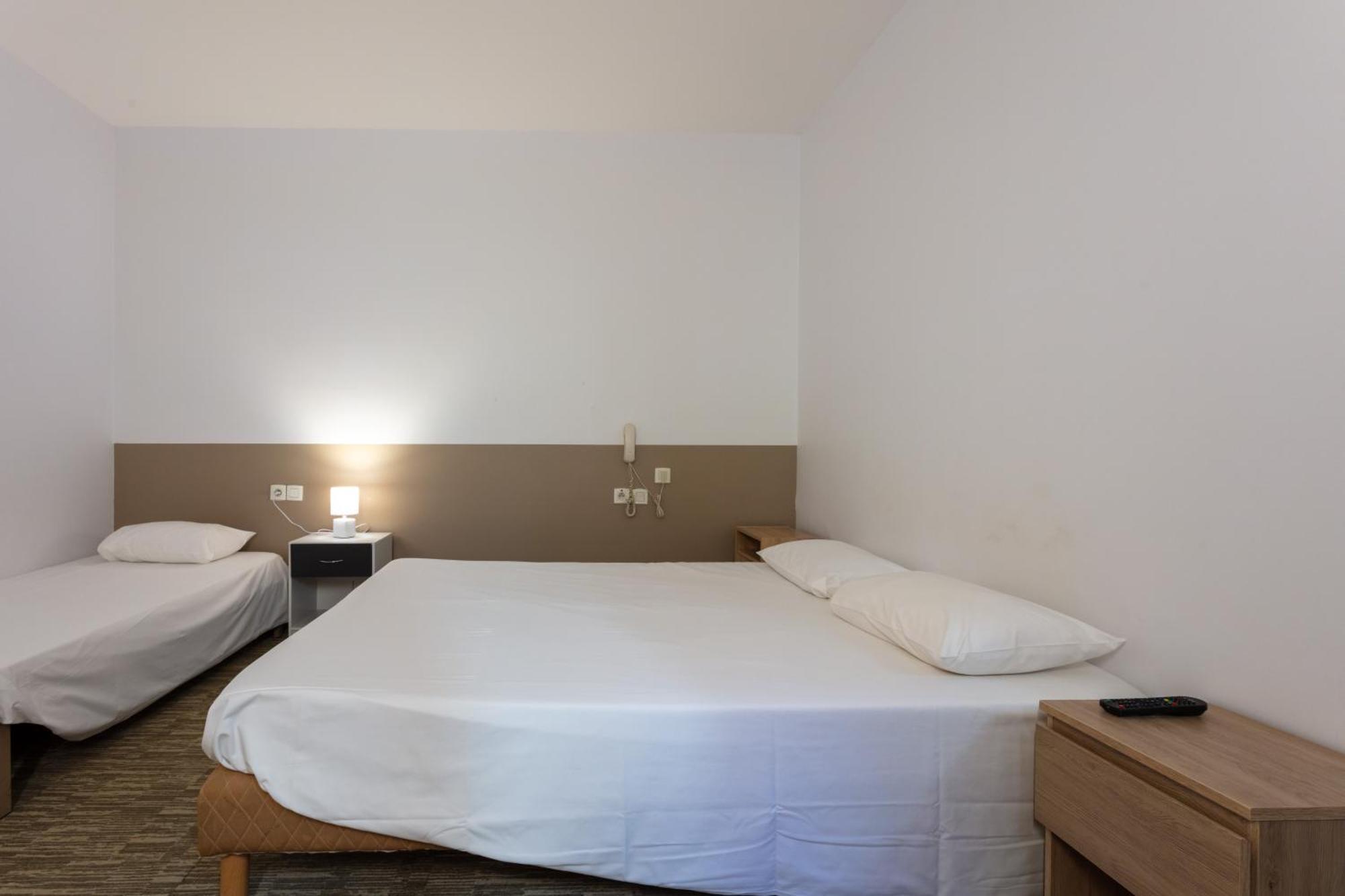 Hotel Du Clocher Роде Экстерьер фото